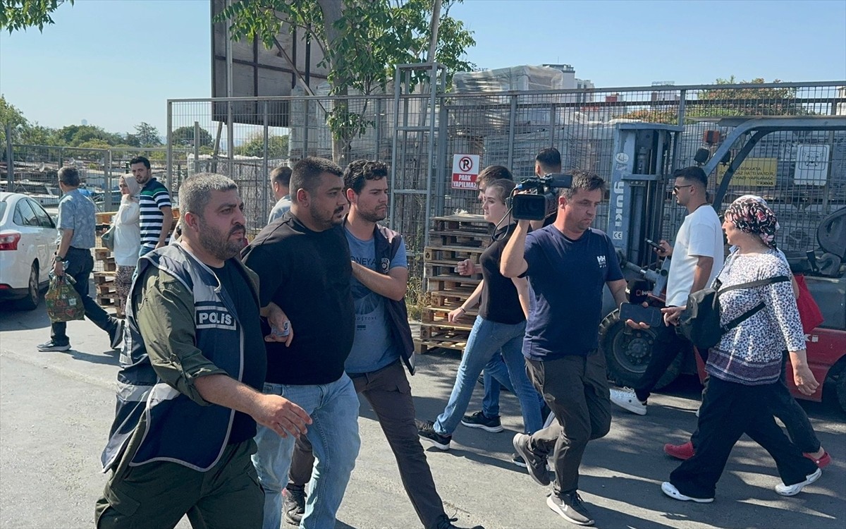 Küçükçekmece'de 2 kişinin yaralandığı silahlı kavgaya ilişkin 4 şüpheli gözaltına...