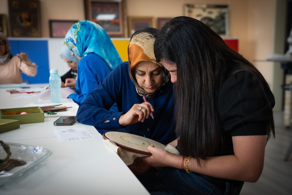 Kültür ve Turizm Bakanlığınca "Türkiye Kültür Yolu Festivalleri" kapsamında organize edilen Van...