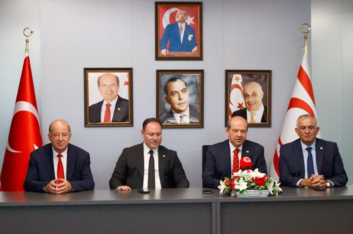 Kuzey Kıbrıs Türk Cumhuriyeti (KKTC) Cumhurbaşkanı Ersin Tatar (sağ 2), Birleşmiş Milletler (BM)...