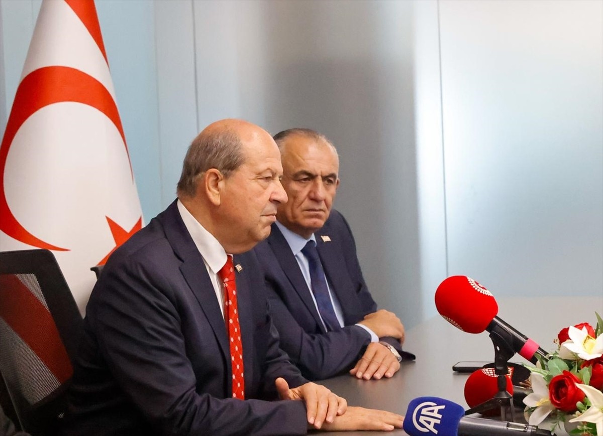 Kuzey Kıbrıs Türk Cumhuriyeti (KKTC) Cumhurbaşkanı Ersin Tatar (sağ 2), Birleşmiş Milletler (BM)...