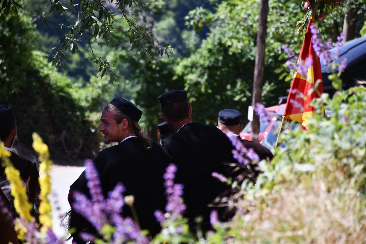 Kuzey Makedonya'nın batısındaki dağ köyü Galiçnik'te her yıl düzenlenen ve yüzlerce yıllık geçmişi...