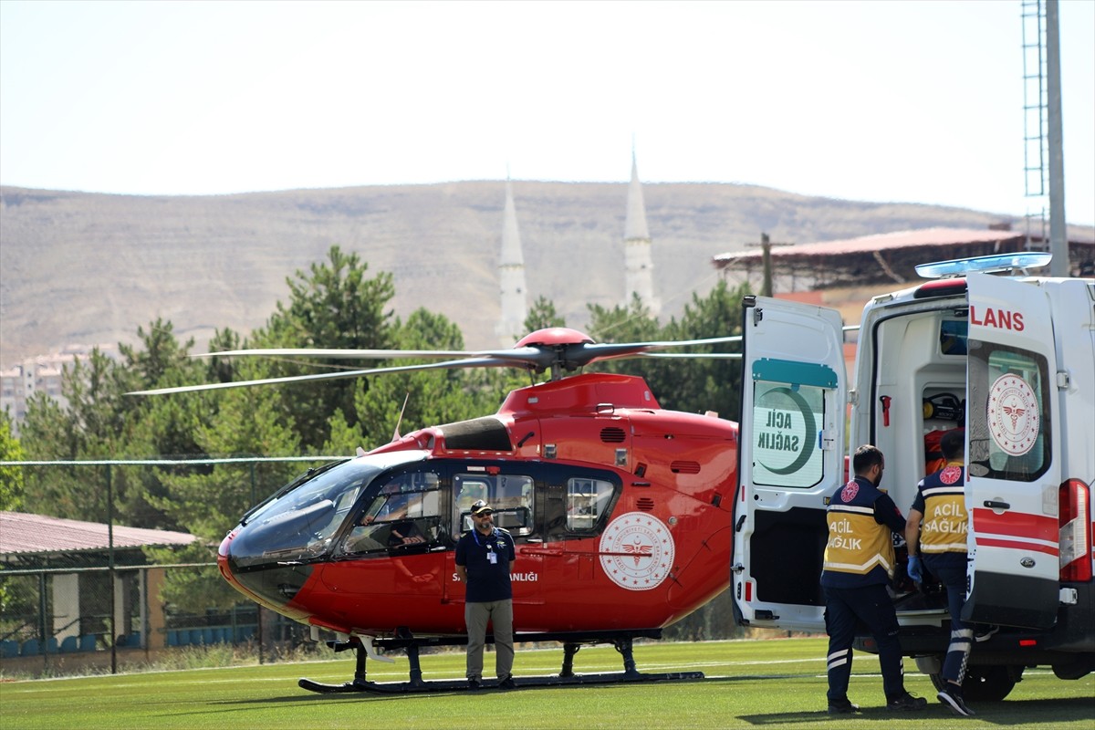 Malatya'nın Darende ilçesinde göğüs ağrısı şikayetiyle gittiği hastanede kalp krizi geçiren Ahmet...