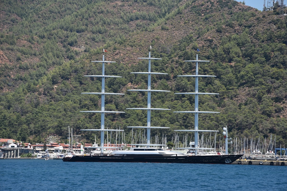 Malta bayraklı "Maltese Falcon" adlı yelkenli yatı, Muğla'nın Marmaris ilçesine geldi. Marmaris...
