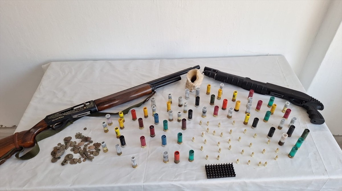 Mersin'in Anamur ilçesinde tarihi eser kaçakçılığı operasyonunda 1 kişi gözaltına alındı....