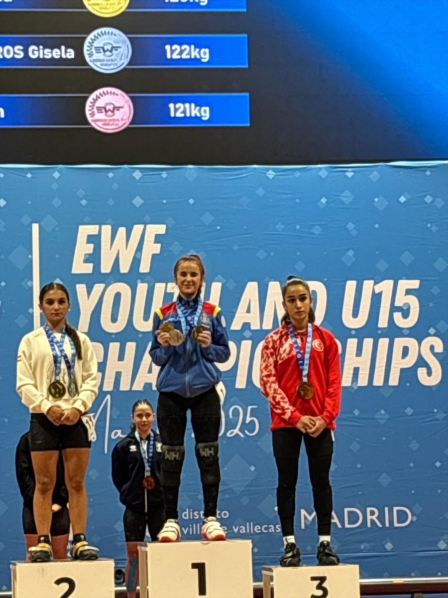 Milli halterciler, İspanya'da devam eden Yıldızlar ve 15 Yaş Altı Avrupa Şampiyonası'nın ikinci...