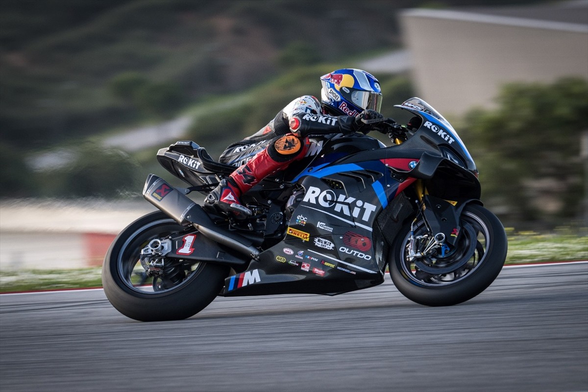 Milli motosikletçi Toprak Razgatlıoğlu, İngiltere'de düzenlenen Dünya Superbike Şampiyonası'nın...