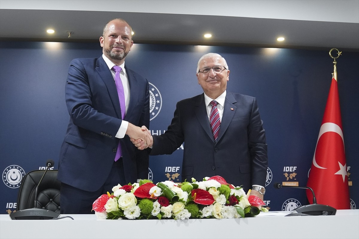 Milli Savunma Bakanı Yaşar Güler (sağda), Milli Savunma Bakanlığının ev sahipliğinde...