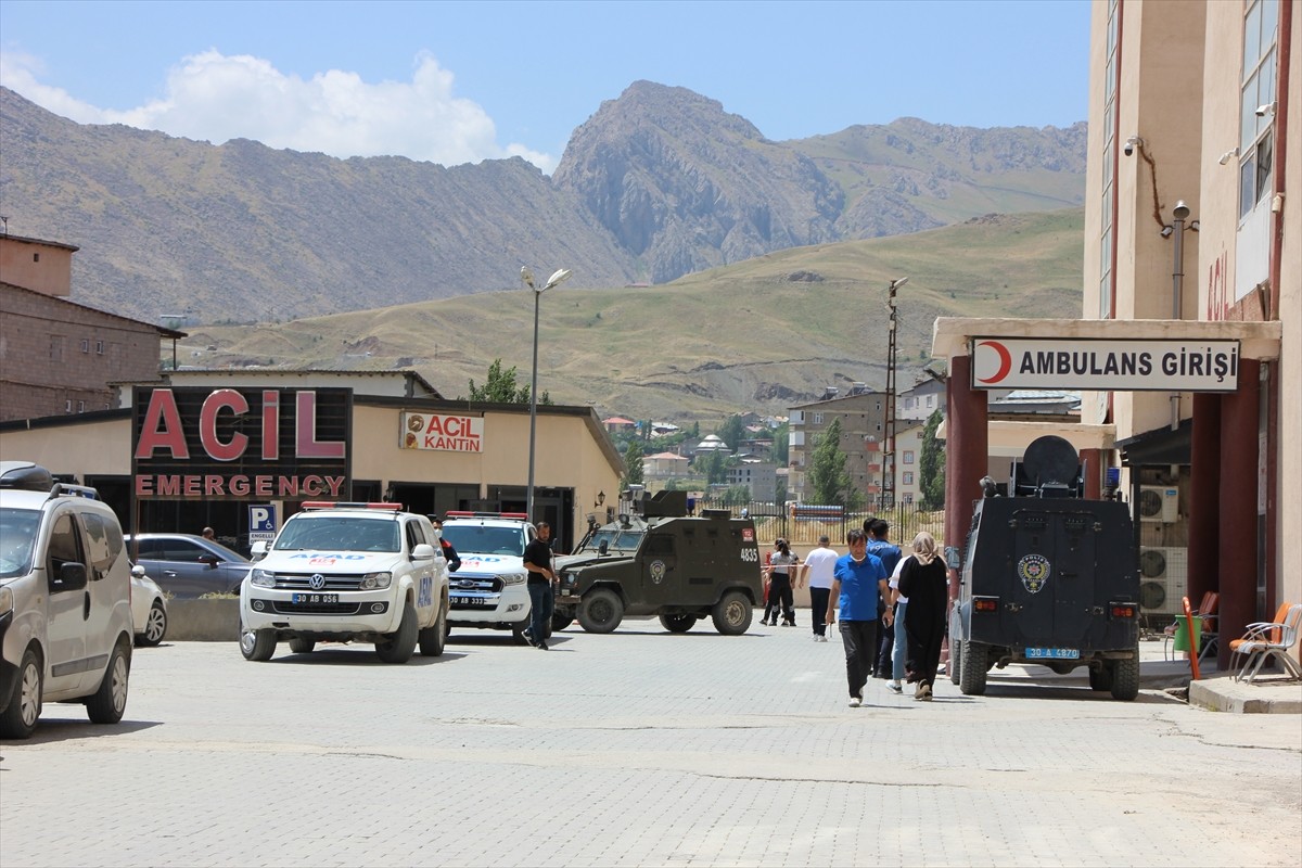Milli Savunma Bakanlığı (MSB), Pençe-Kilit Harekat bölgesinde bir mağaradaki arama-tarama...
