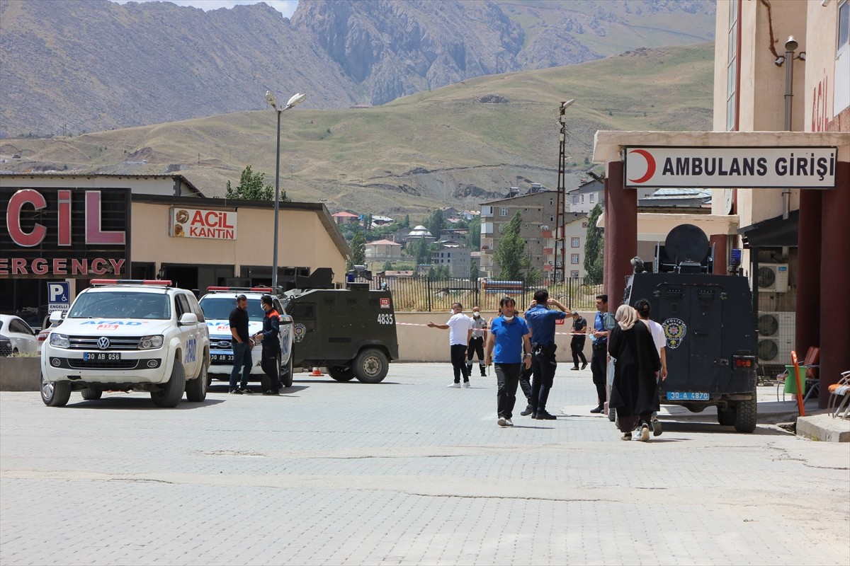 Milli Savunma Bakanlığı (MSB), Pençe-Kilit Harekat bölgesinde bir mağaradaki arama-tarama...