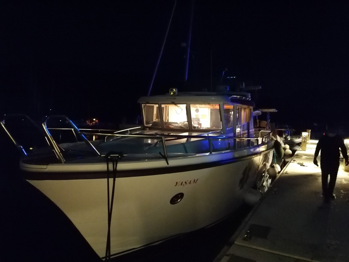 Muğla'nın Bodrum ilçesinde kruvaziyerde rahatsızlanan Kanada uyruklu yolcu, deniz ambulansıyla...