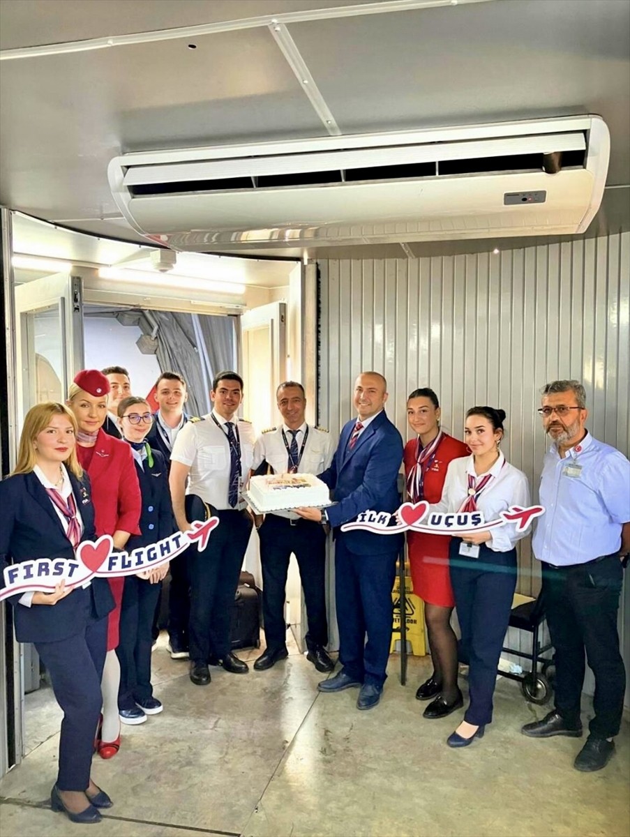 Muğla'nın Dalaman ilçesine Arnavutluk'un başkenti Tiran'dan direkt uçuşla gelen ilk turist...