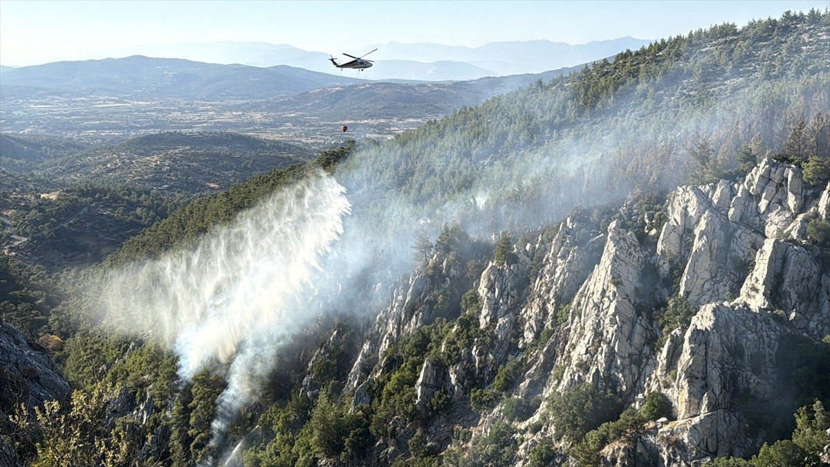 Muğla'nın Milas ilçesinde iki bölgede çıkan orman yangınlarından biri kontrol altına alındı....