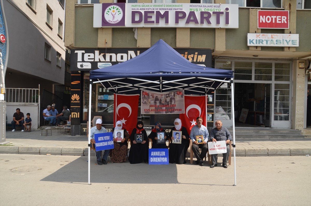 Muş'ta çocuklarının terör örgütü PKK tarafından dağa götürülmesinden DEM Parti'yi sorumlu tutan...