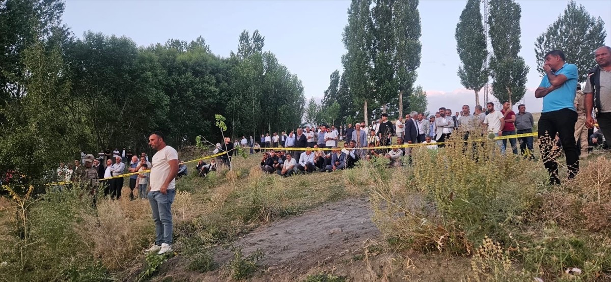 Muş'un Bulanık ilçesinde barajda kaybolan genç için arama çalışması başlatıldı. Muş AFAD İl...