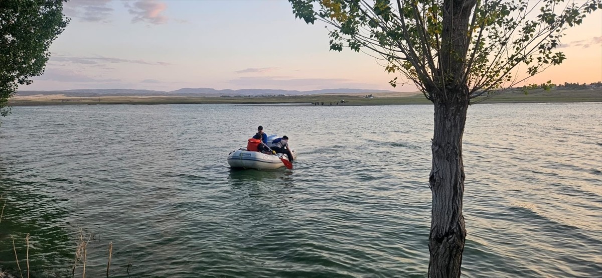 Muş'un Bulanık ilçesinde barajda kaybolan genç için arama çalışması başlatıldı. Muş AFAD İl...