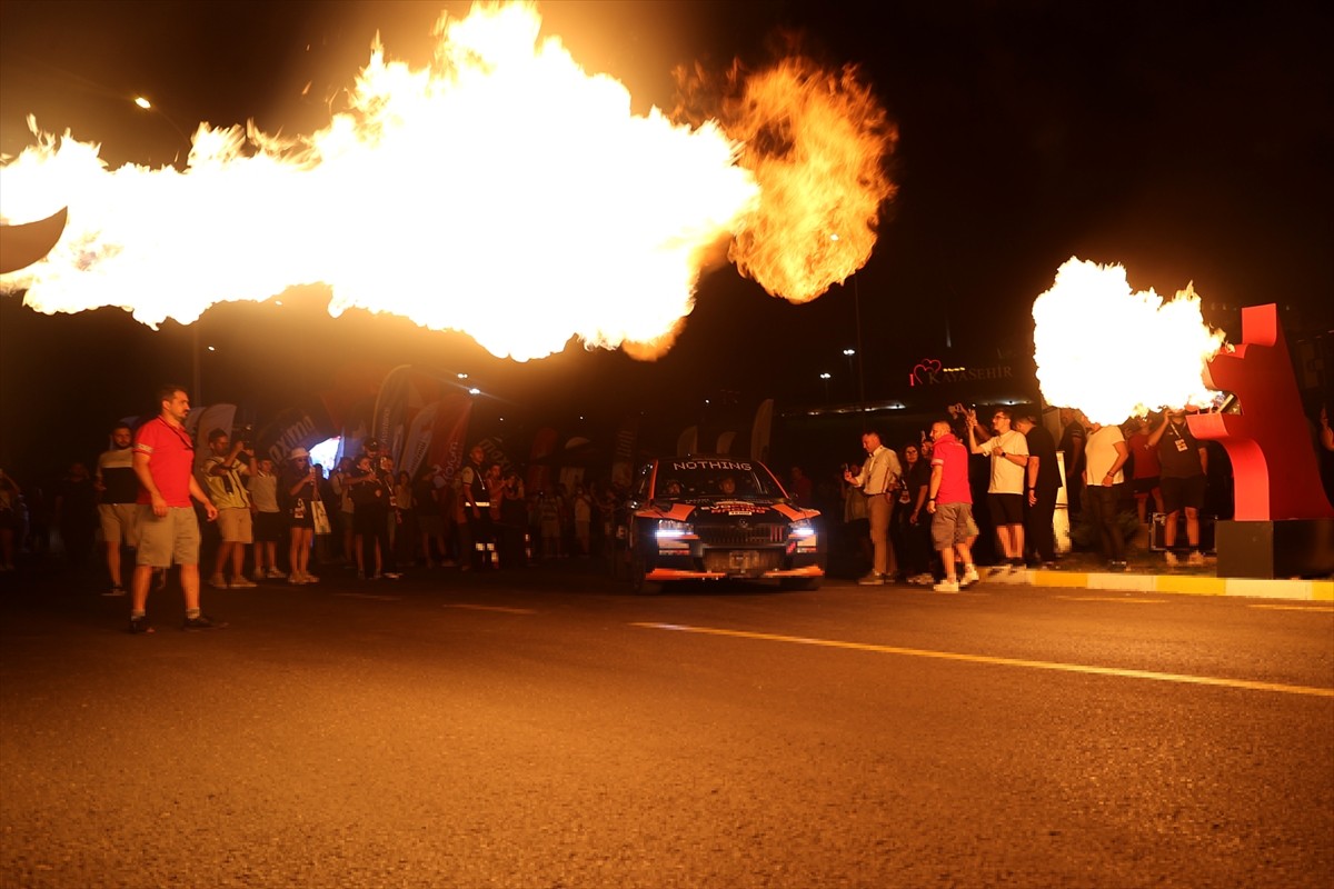 Nevşehir'de, Türkiye Otomobil Sporları Federasyonu (TOSFED) himayesinde Başkent Turing Spor Kulübü...