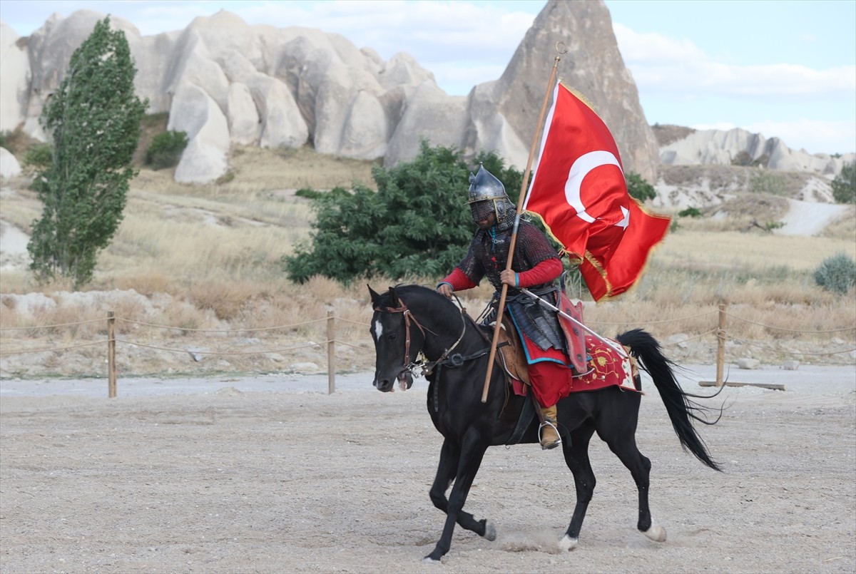 Nevşehir'in Göreme beldesinde, "Kapadokya At ve Atçılık Kültürü Festivali" başladı. Eski Pers...