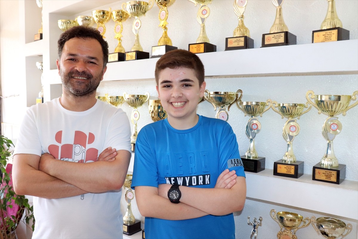 Ordu'nun Ünye ilçesinde Liselere Geçiş Sistemi (LGS) kapsamındaki merkezi sınavda 500 tam puan...