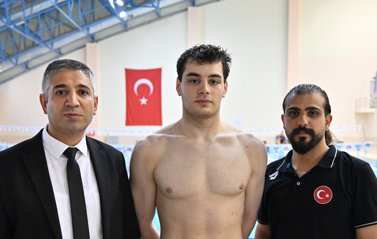 Polonya’da düzenlenen 2025 CMAS Havuz Avrupa Şampiyonası'nda altın madalya kazanan milli yüzücü...