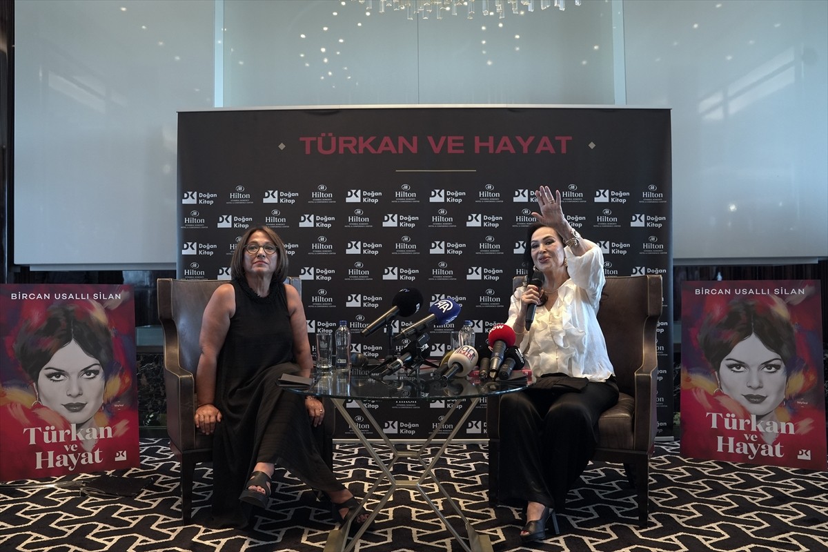  "Selvi Boylum Al Yazmalım", "Vesikalı Yarim" ve "Acı Hayat"ın arasında olduğu 222 filmde rol alan...