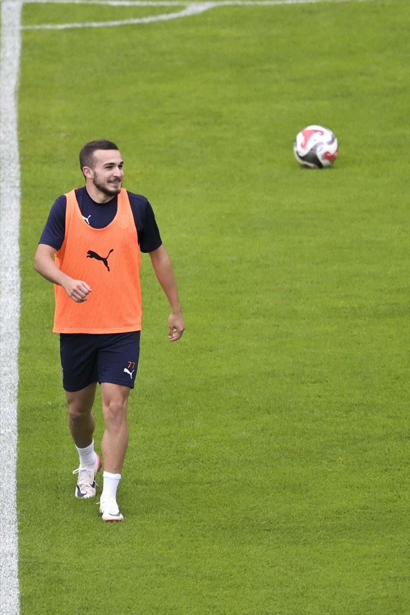 RAMS Başakşehir Futbol Takımı, yeni sezon hazırlıklarını Avusturya'nın Tirol eyaletine bağlı...