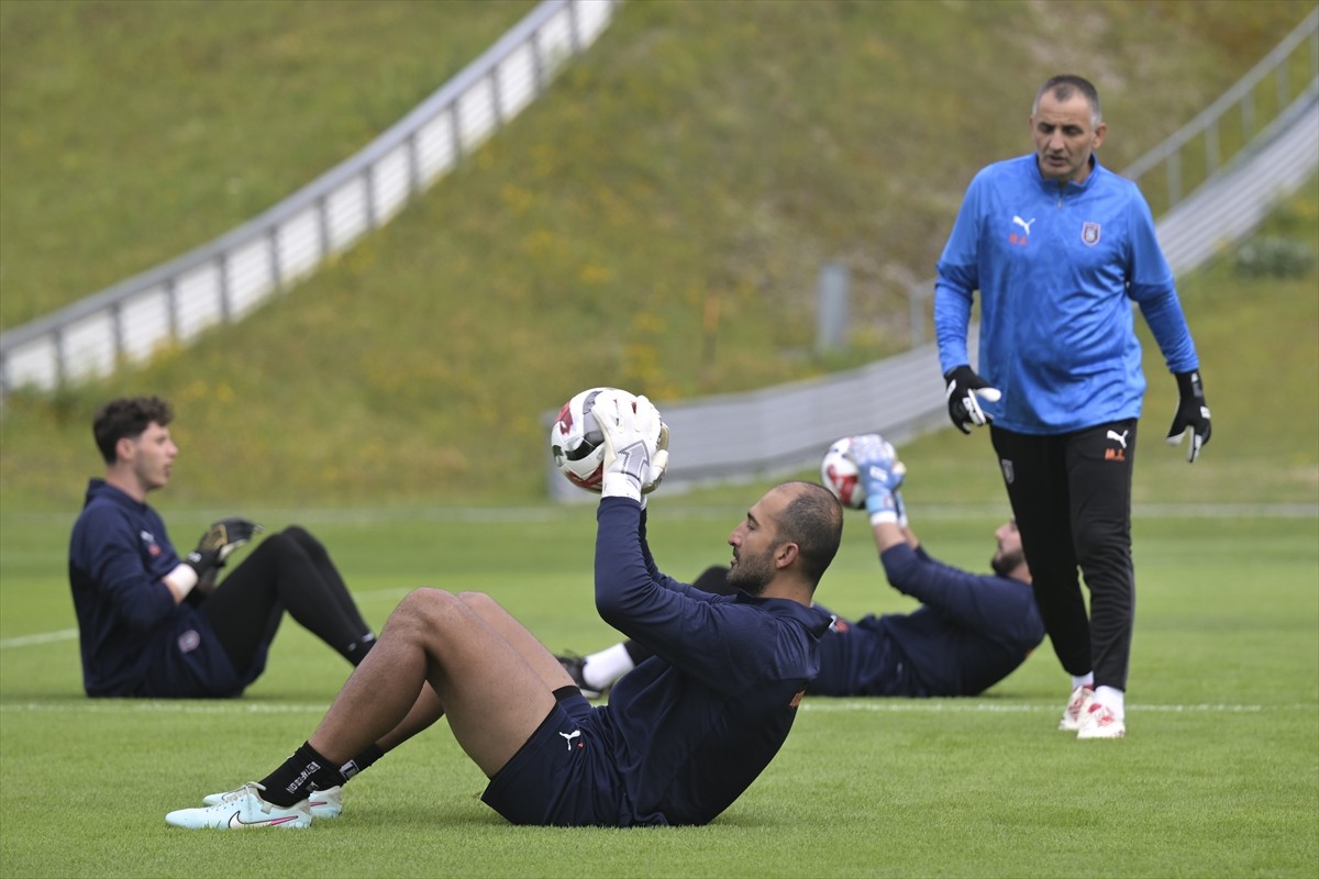 RAMS Başakşehir Futbol Takımı, yeni sezon hazırlıklarını Avusturya'nın Tirol eyaletine bağlı...
