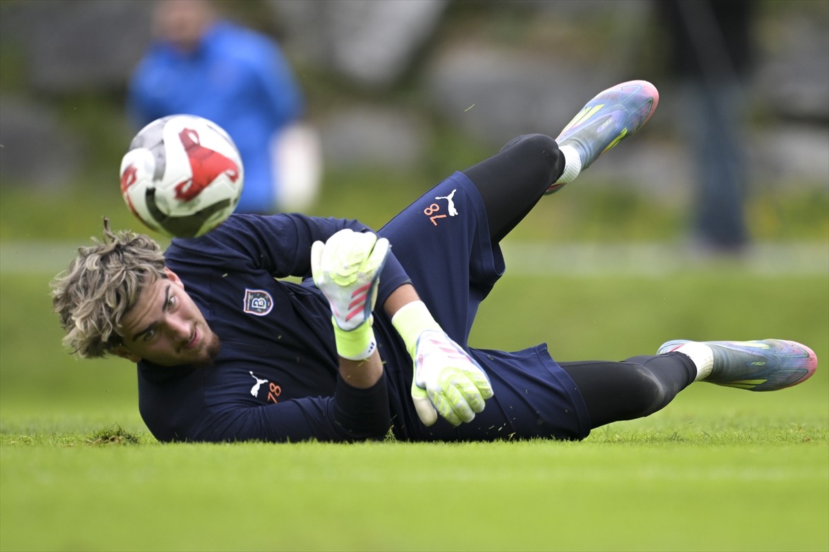 RAMS Başakşehir Futbol Takımı, yeni sezon hazırlıklarını teknik direktör Çağdaş Atan yönetiminde...