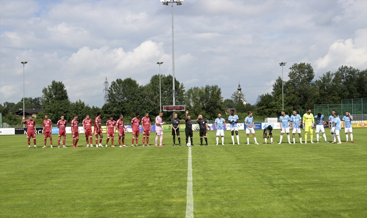 RAMS Başakşehir takımı, hazırlık maçında Almanya temsilcisi Fortuna Düsseldorf ile Salzburg...