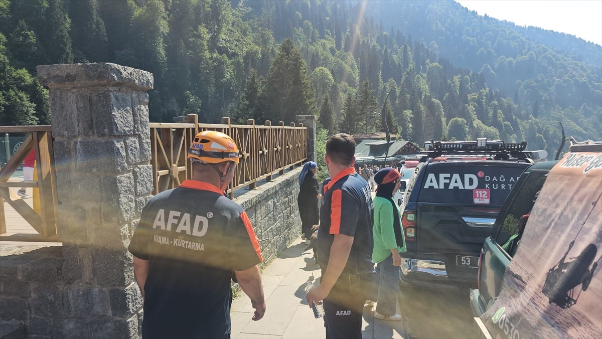 Rize'nin Çamlıhemşin ilçesinde kaybolan 10 yaşındaki otizmli çocuk, Jandarma Arama Kurtarma (JAK)...