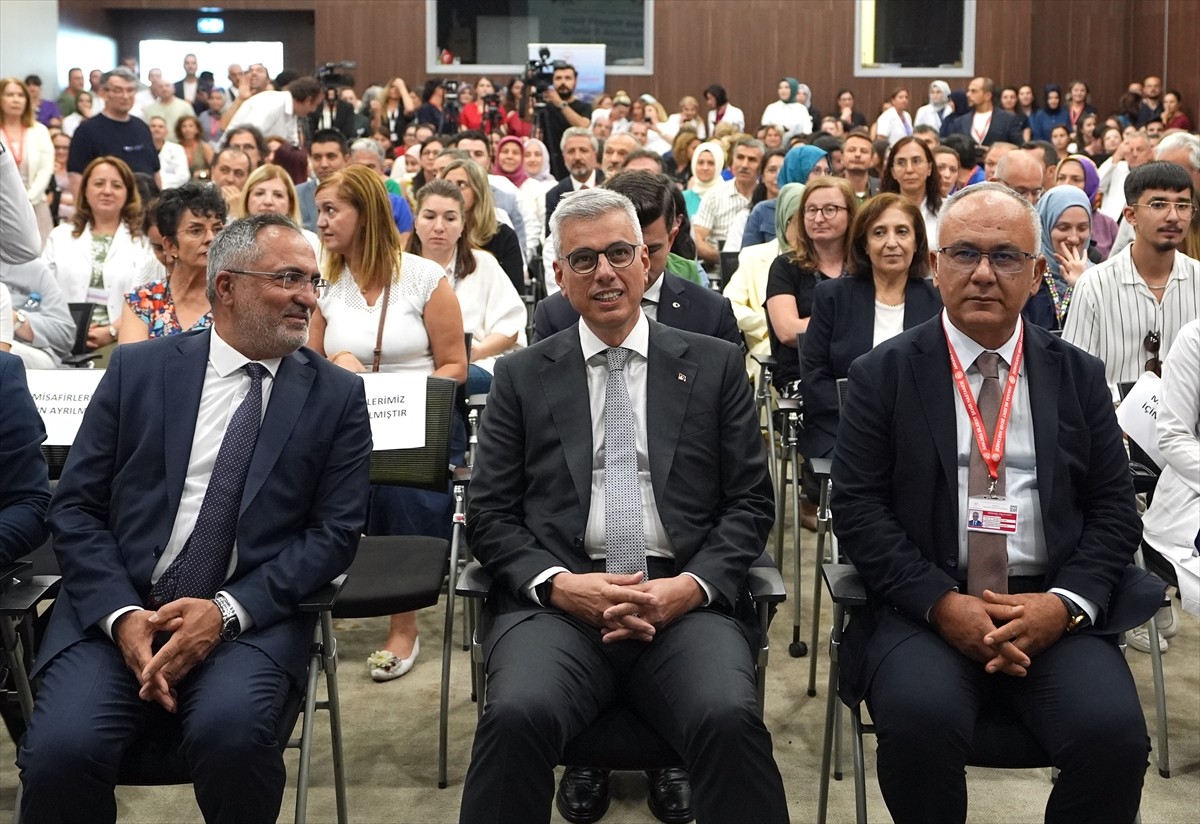 Sağlık Bakanı Kemal Memişoğlu, Sağlık Bakanlığınca, Dünya Hepatit Günü kapsamında, Ankara Bilkent...