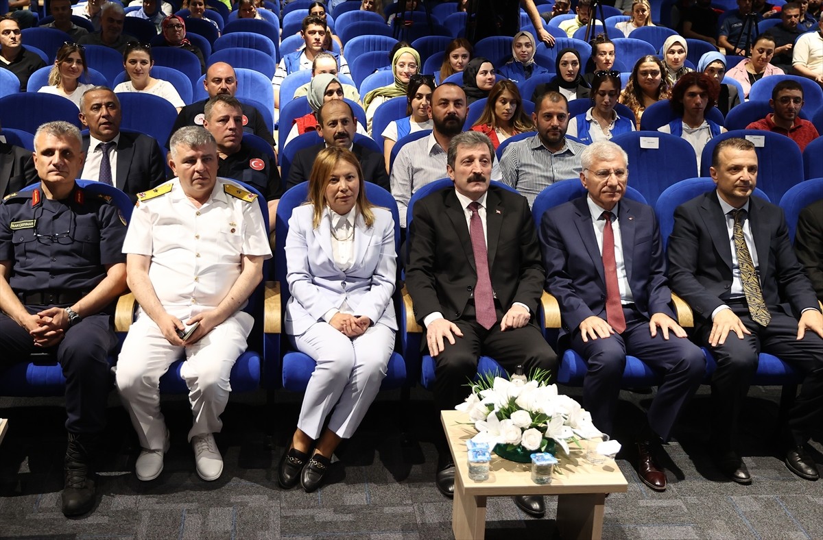 Samsun'da Ondokuz Mayıs Üniversitesince (OMÜ) "Tarihi Süreç Açısından 15 Temmuz" paneli...