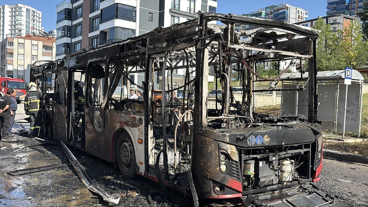 Samsun'un Atakum ilçesinde yolcu otobüsünde çıkan yangın söndürüldü. Ekiplerin müdahalesiyle...