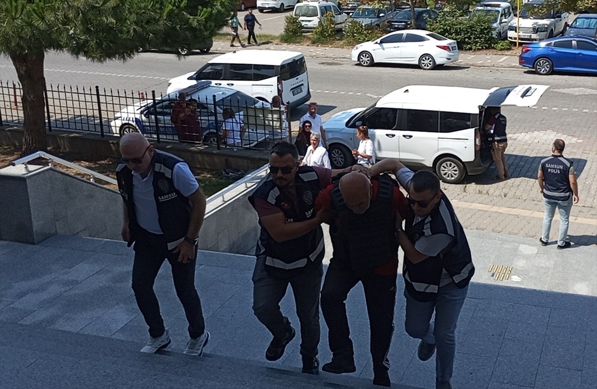 Samsun'un Salıpazarı ilçesinde arazi anlaşmazlığı nedeniyle tartıştığı akrabasını silahla vurarak...