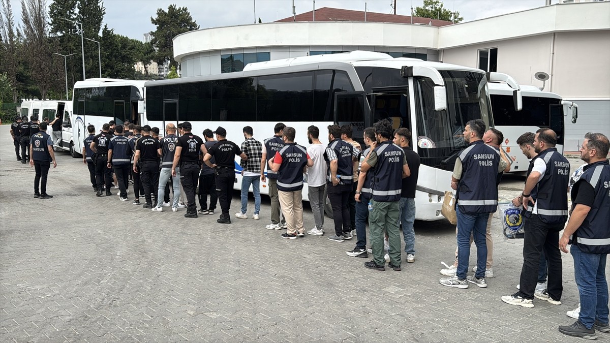 Samsun merkezli 12 ilde düzenlenen yasa dışı bahis operasyonunda gözaltına alınan 70 şüpheliden...