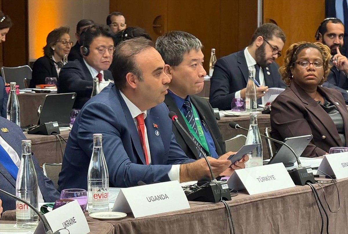 Sanayi ve Teknoloji Bakanı Mehmet Fatih Kacır, İsviçre'nin Cenevre kentinde düzenlenen Dünya Fikri...