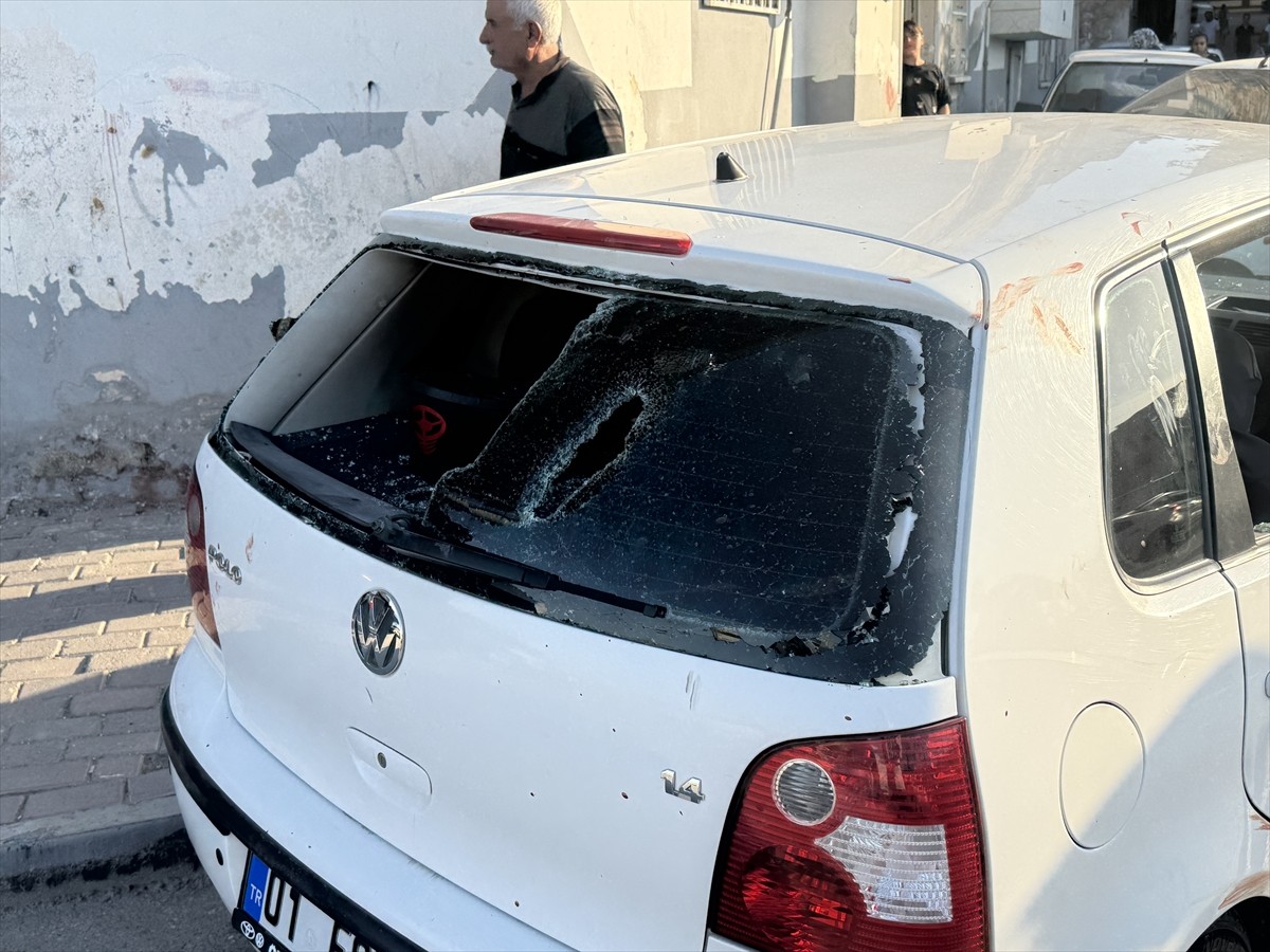 Şanlıurfa'nın Eyyübiye ilçesinde akraba aileler arasında çıkan silahlı, taşlı ve sopalı kavgada 6...