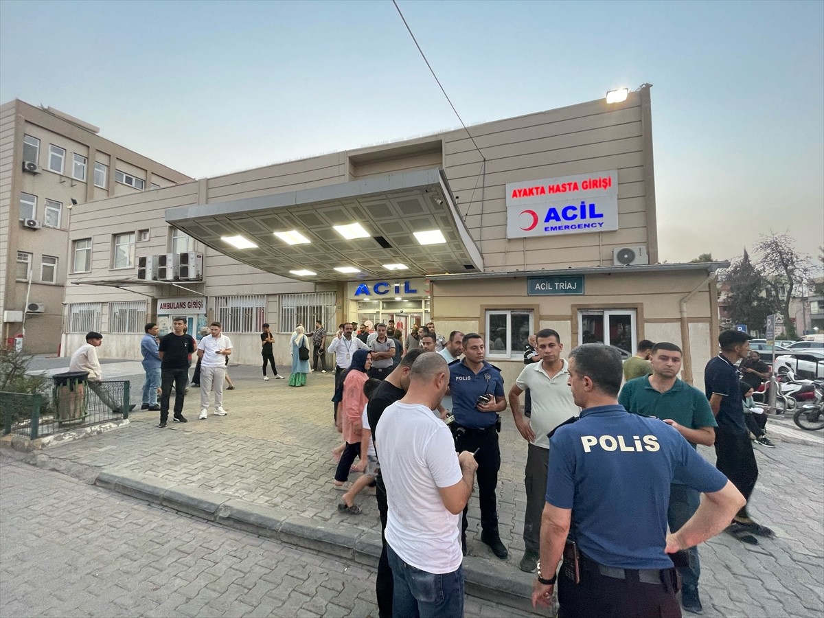 Şanlıurfa'nın merkez Eyyübiye ilçesinde hastanede bıçaklı saldırıya uğrayan başhekim yardımcısı...