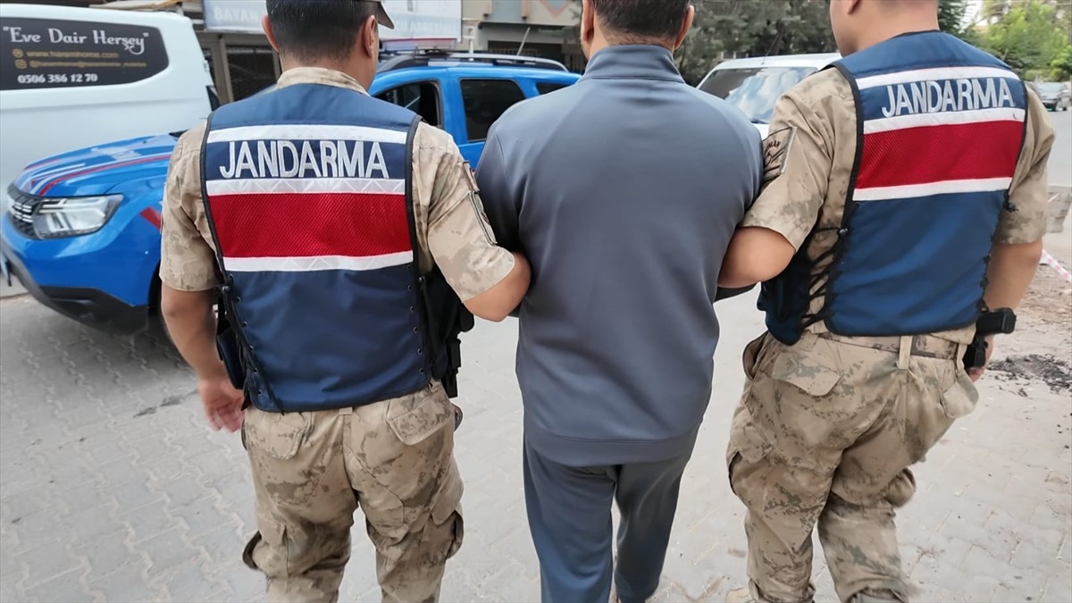 Şanlıurfa merkezli iki ilde, terör örgütü DEAŞ'a mali destek sağlayanlara ve örgüt içerisinde...