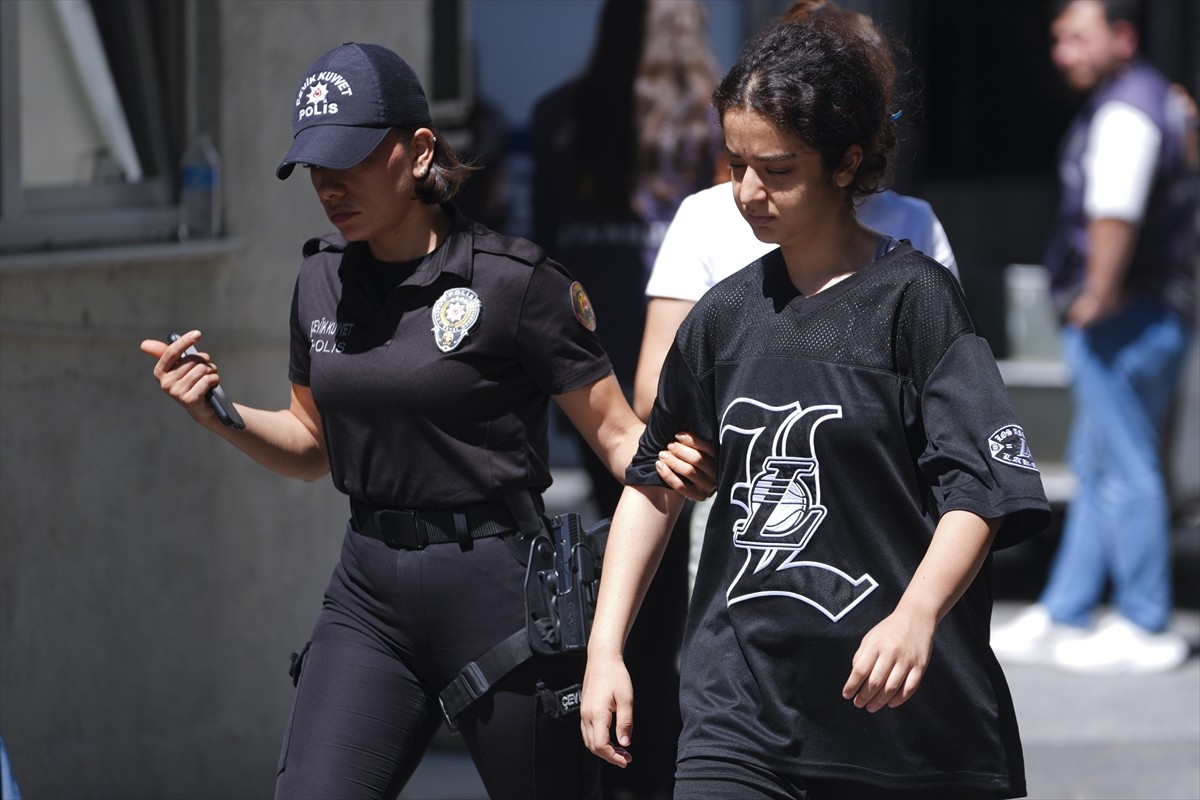 Saraçhane'de düzenlenen miting sırasında Cumhurbaşkanı Recep Tayyip Erdoğan'a hakaret edip...