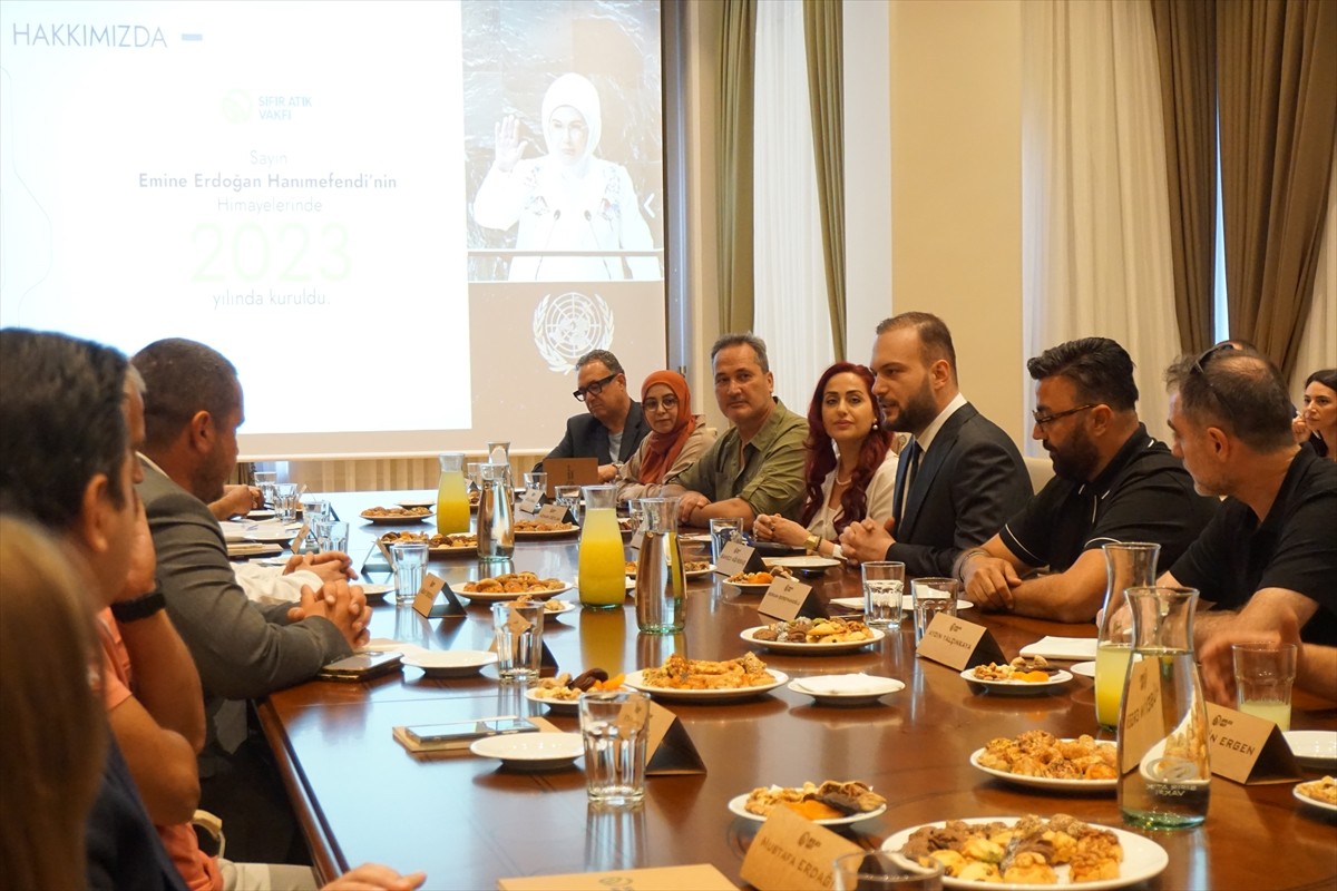 Sıfır Atık Vakfınca, çevre bilincini sanatın diliyle yaygınlaştırmak amacıyla atığı sanata...