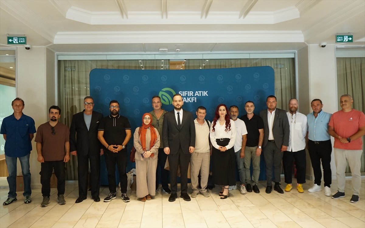 Sıfır Atık Vakfınca, çevre bilincini sanatın diliyle yaygınlaştırmak amacıyla atığı sanata...