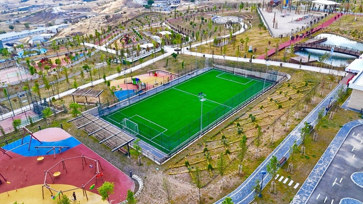 Şırnak'ta yapımı tamamlanan Recep Tayyip Erdoğan Millet Bahçesi ziyarete açıldı.