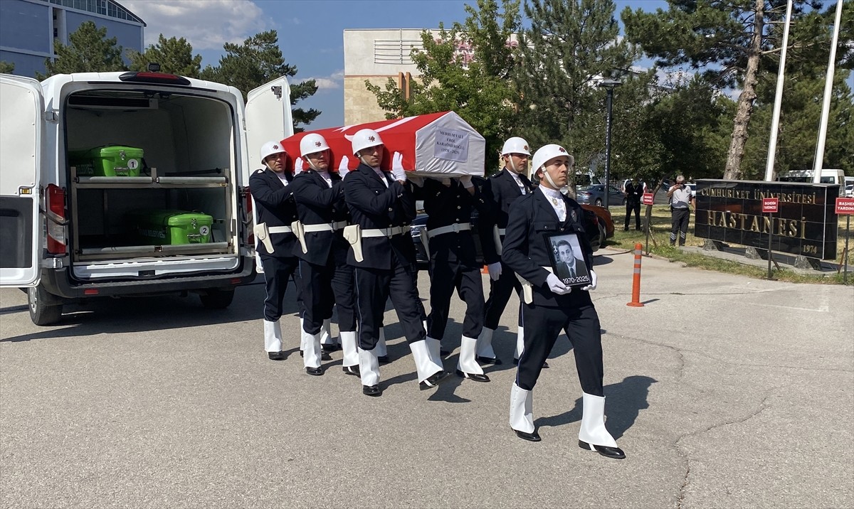 Sivas'ın Kangal ilçesinde meydana gelen trafik kazasında yaralanan eski Bitlis Valisi olan Mülkiye...