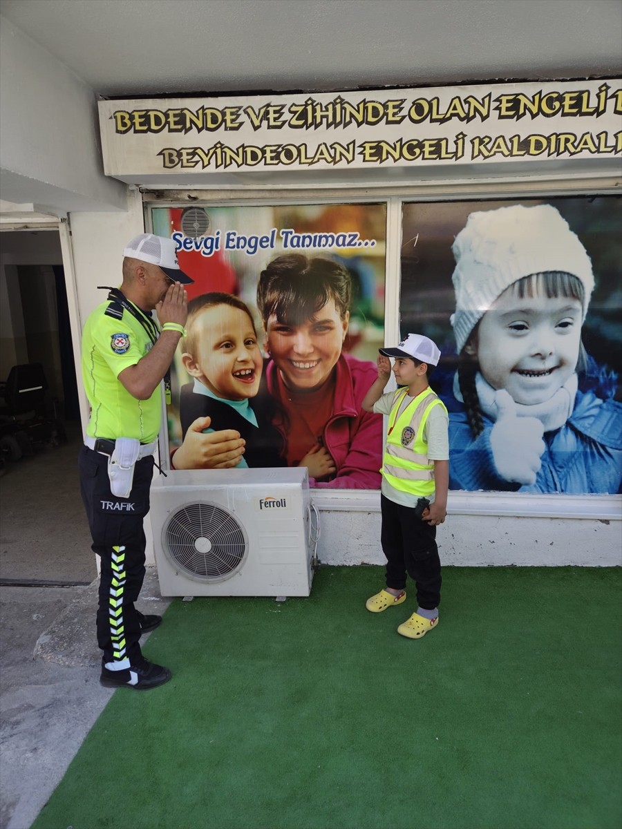 Sivas İl Emniyet Müdürlüğü, özel gereksinimli Yusuf Eymen Aşık'ın polislik mesleğine duyduğu...