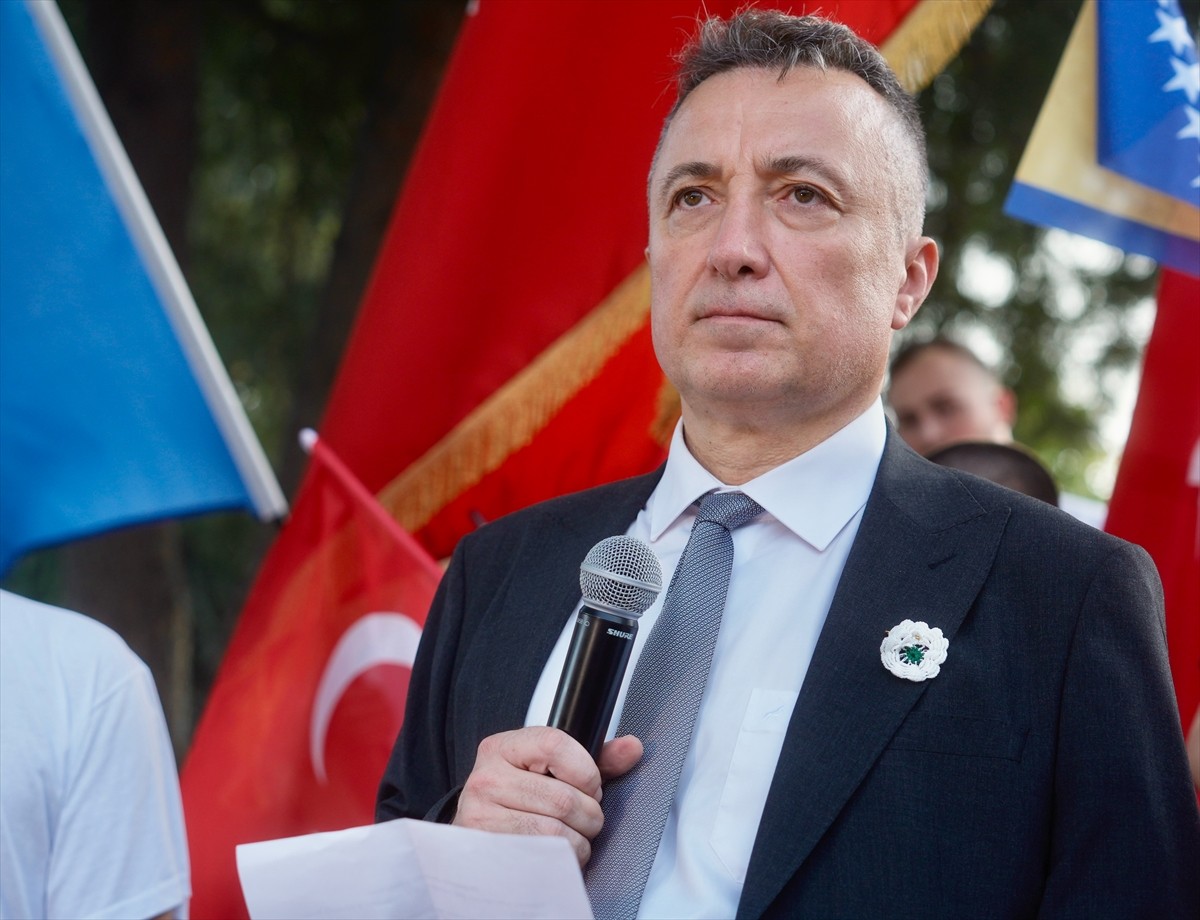 Srebrenitsa soykırımının 30. yılı dolayısıyla İstanbul'da anma yürüyüşü düzenlendi. Türkiye Bosna...