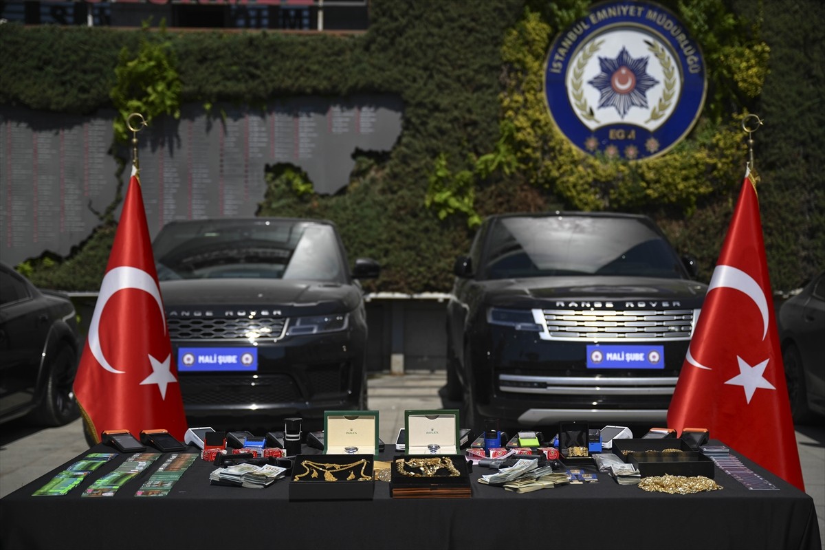 Suç örgütü kurarak yasa dışı yollarla elde edilen gelirlerin aklandığı ve yüksek hacimli şüpheli...