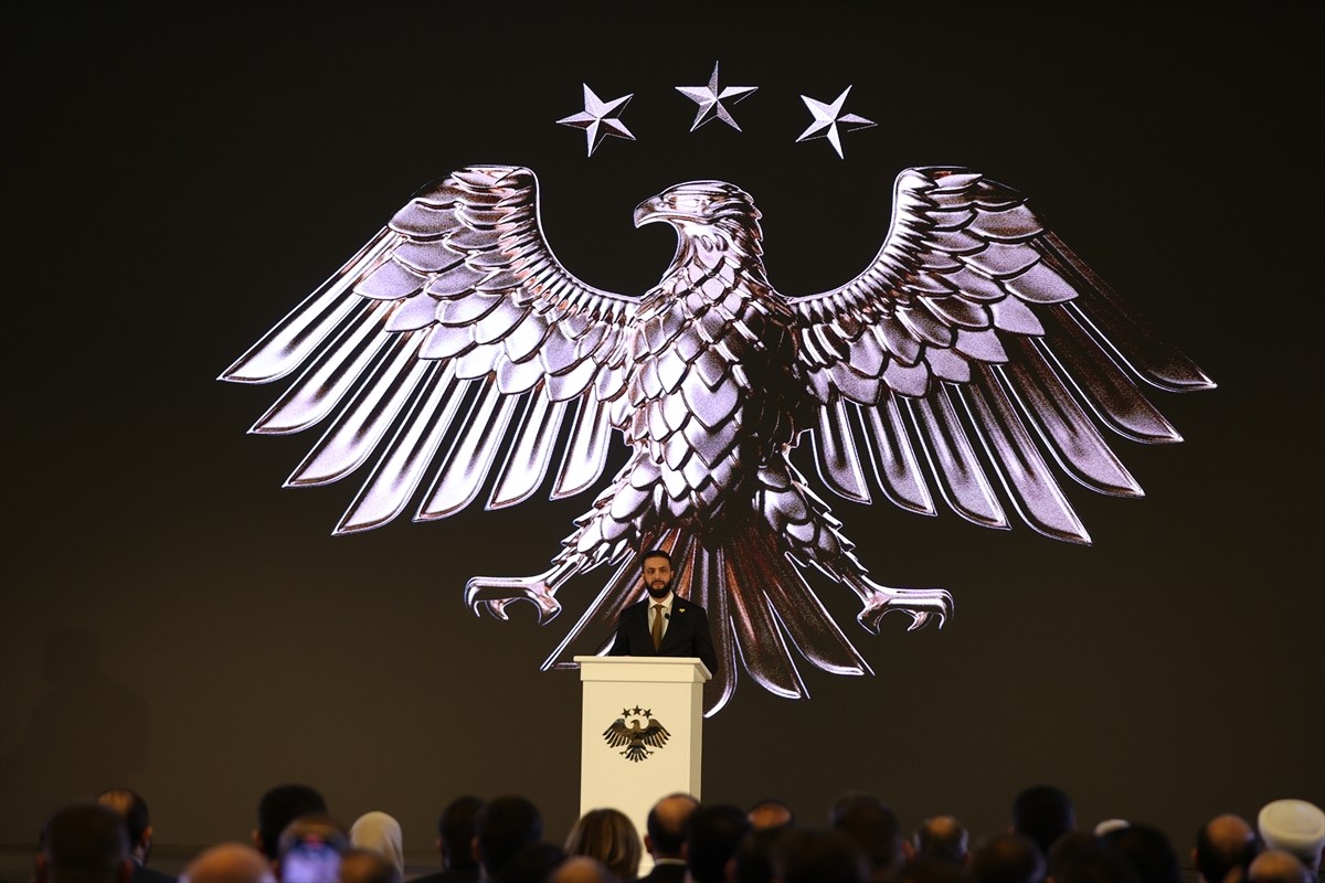 Suriye'de, 61 yıllık Baas rejiminin devrilmesinin ardından yeniden inşa sürecinde ülkenin ulusal...