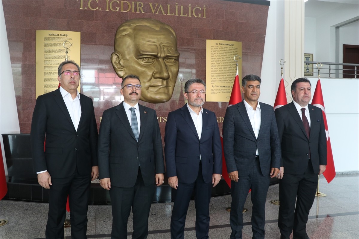 Tarım ve Orman Bakanı İbrahim Yumaklı, Iğdır Valiliğine ziyarette bulundu, Valilik Şeref...