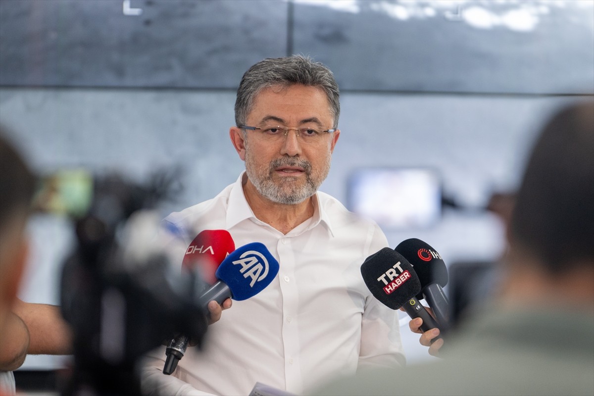 Tarım ve Orman Bakanı İbrahim Yumaklı,  Orman Genel Müdürlüğü Yangın Yönetim Merkezi'nde, orman...