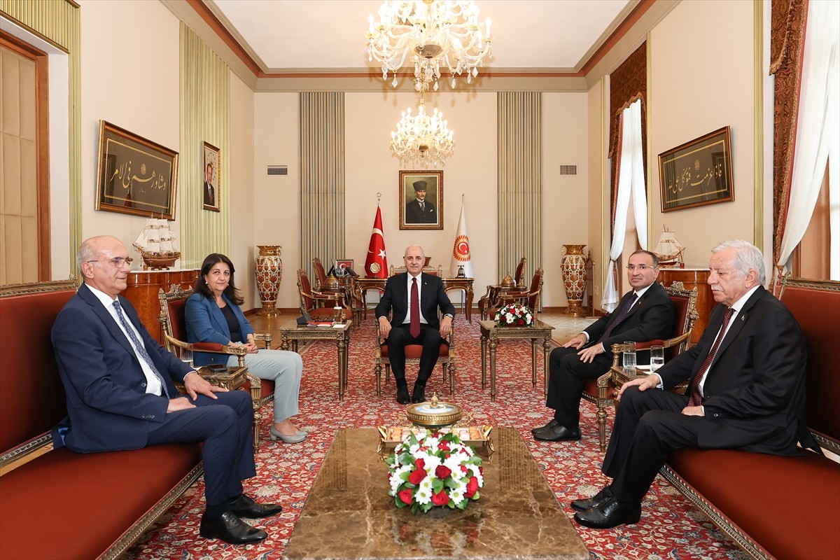 TBMM Başkanı Numan Kurtulmuş (ortada), TBMM Başkanvekilleri Bekir Bozdağ (sağ 2), Tekin Bingöl...
